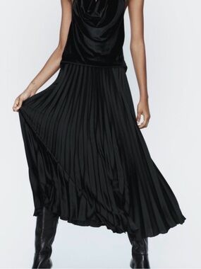 NWT Zara black satin pleated midi skirt. Size Large